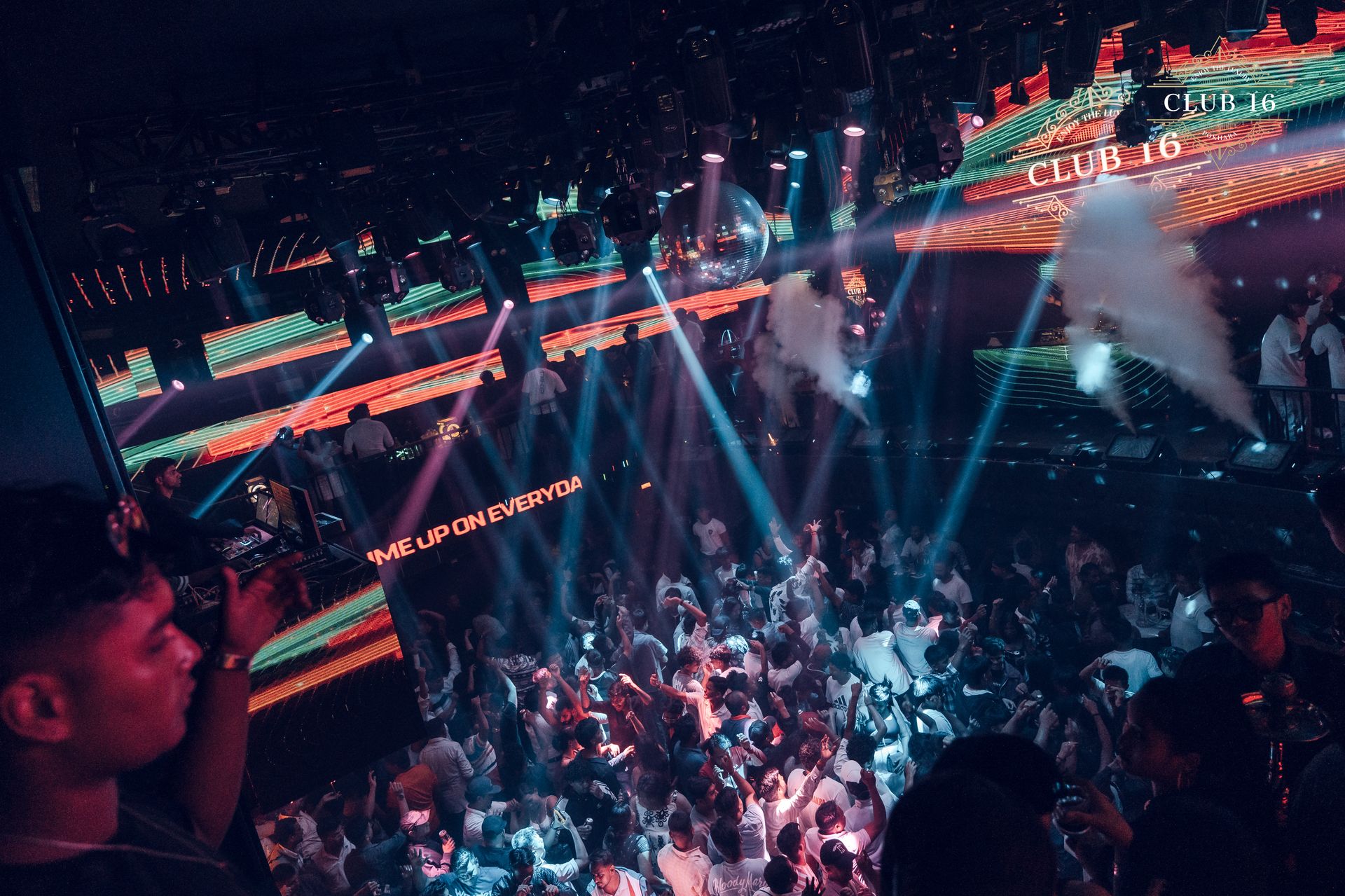 Pokhara के सबसे बेहतरीन Nightlife Spots 2026: रात के बाद Pokhara कहाँ जागता है — एक Insider Guide