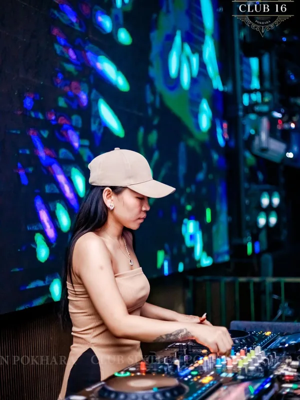 DJ Lubang performing